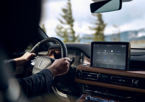 The center touch screen in a 2024 Lincoln Aviator® SUV is shown | Kindle Lincoln in Cape May Court House NJ
